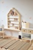 drewniana półka domek w aranżacji pokoju dziecka