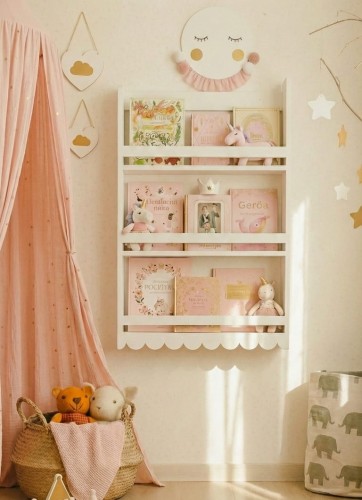 Ziołuszka biblioteczka drewniana z dekorem w kształcie falbanki