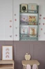 drewniana-biblioteczka-z-wieszakami-aranzacja-pokoju-dziecka.JPG
